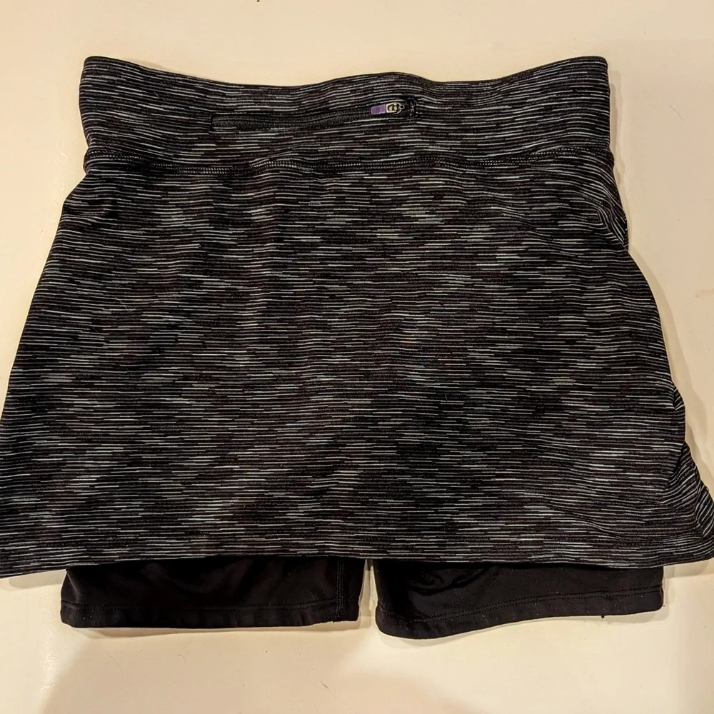 Atheta Women’s Skort  Size Small Black with grayish white design